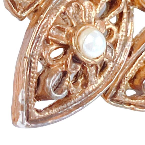 Signed Sarah Coventry Mid Century Gold Tone Brooch Faux Pearls Opal Glass Ornate - Picture 5 of 9